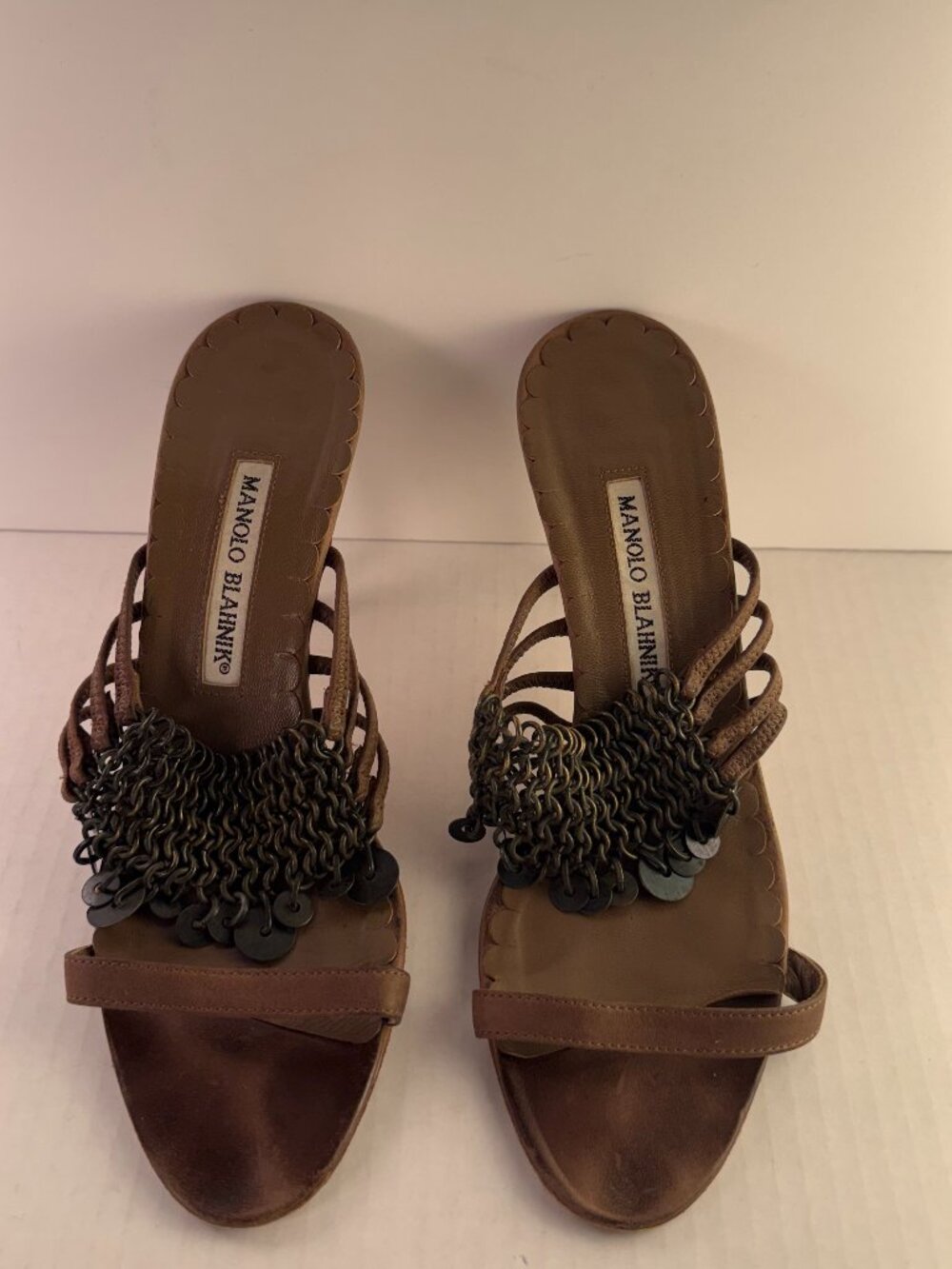 BROWN MANOLO BLAHNIK SUEDE SANDALS WITH METAL ACCENTS - Picture 3 of 8